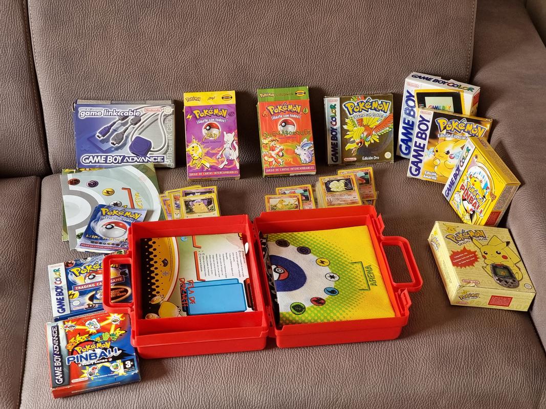 Adrià shared a photograph of the Pokémon items he still keeps hold of today, including various video games, trading cards, and a Pocket Pikachu Color